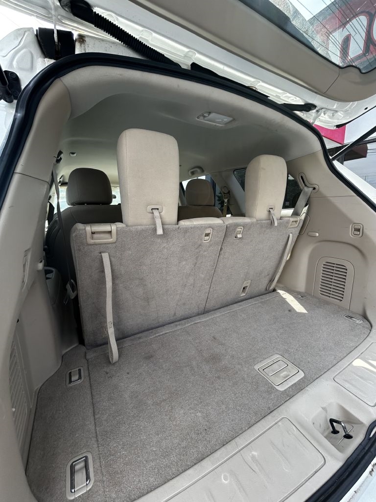 Nissan Pathfinder SV 4WD 2013