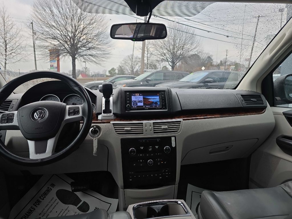 Volkswagen Routan SEL 2013