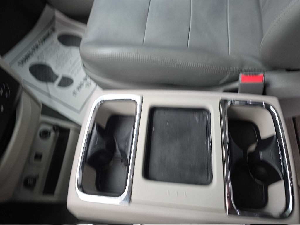 Volkswagen Routan SEL 2013