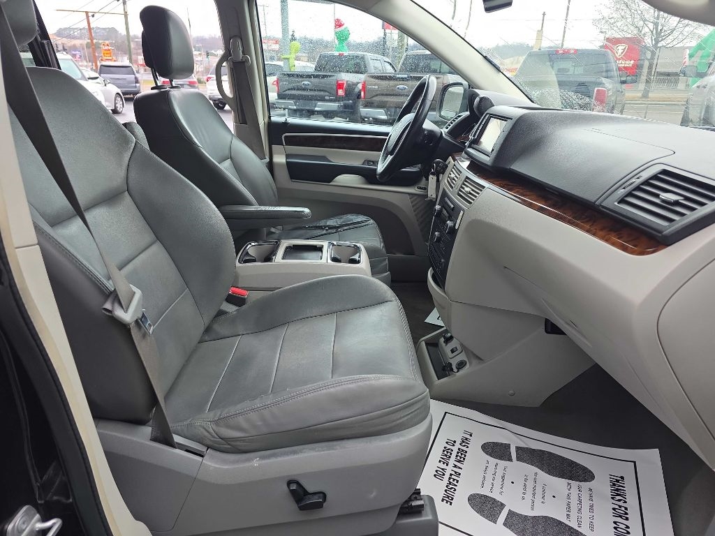 Volkswagen Routan SEL 2013