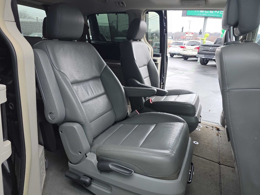 Volkswagen Routan SEL 2013