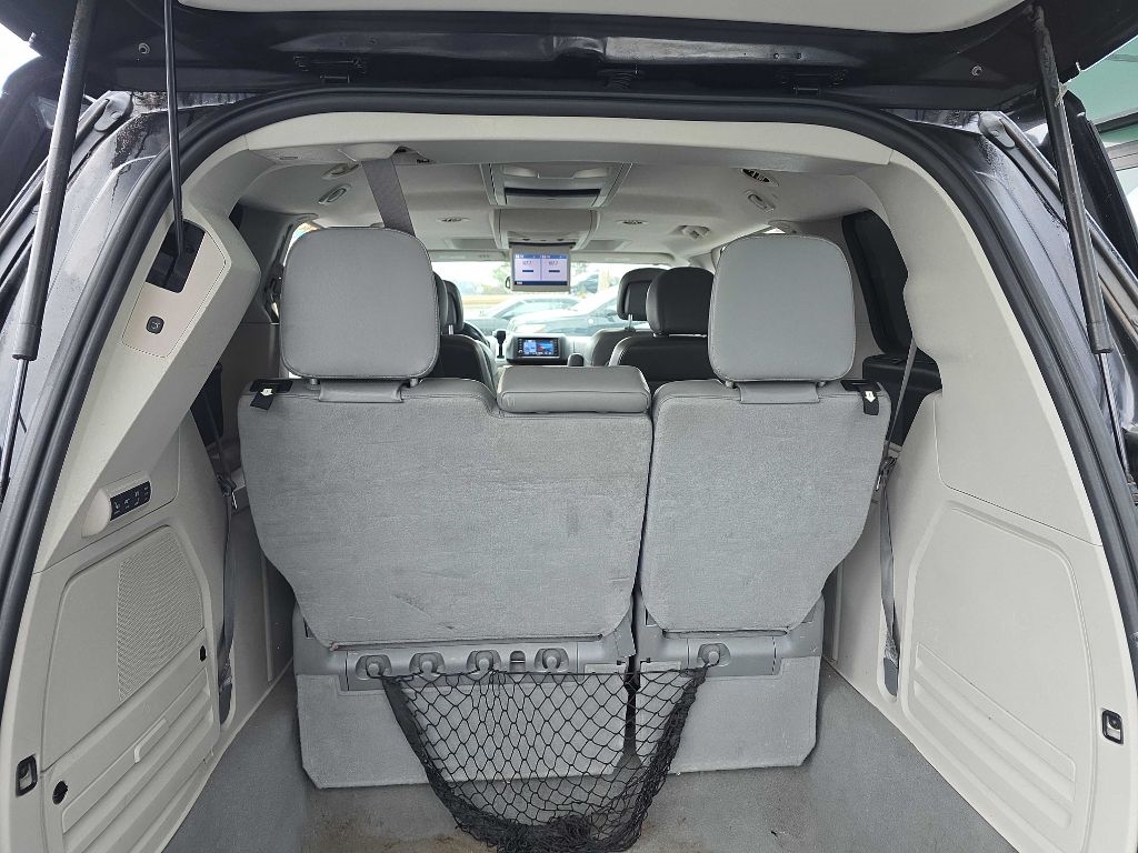 Volkswagen Routan SEL 2013