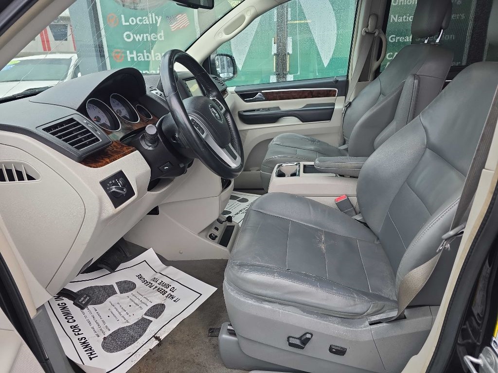 Volkswagen Routan SEL 2013