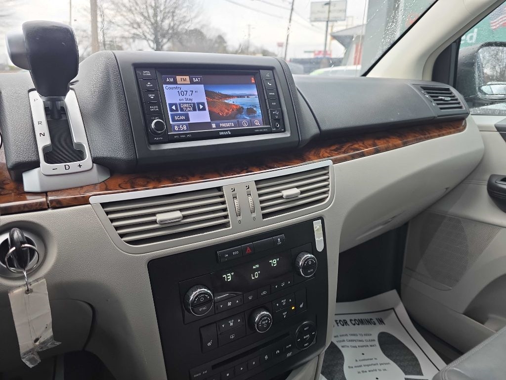 Volkswagen Routan SEL 2013
