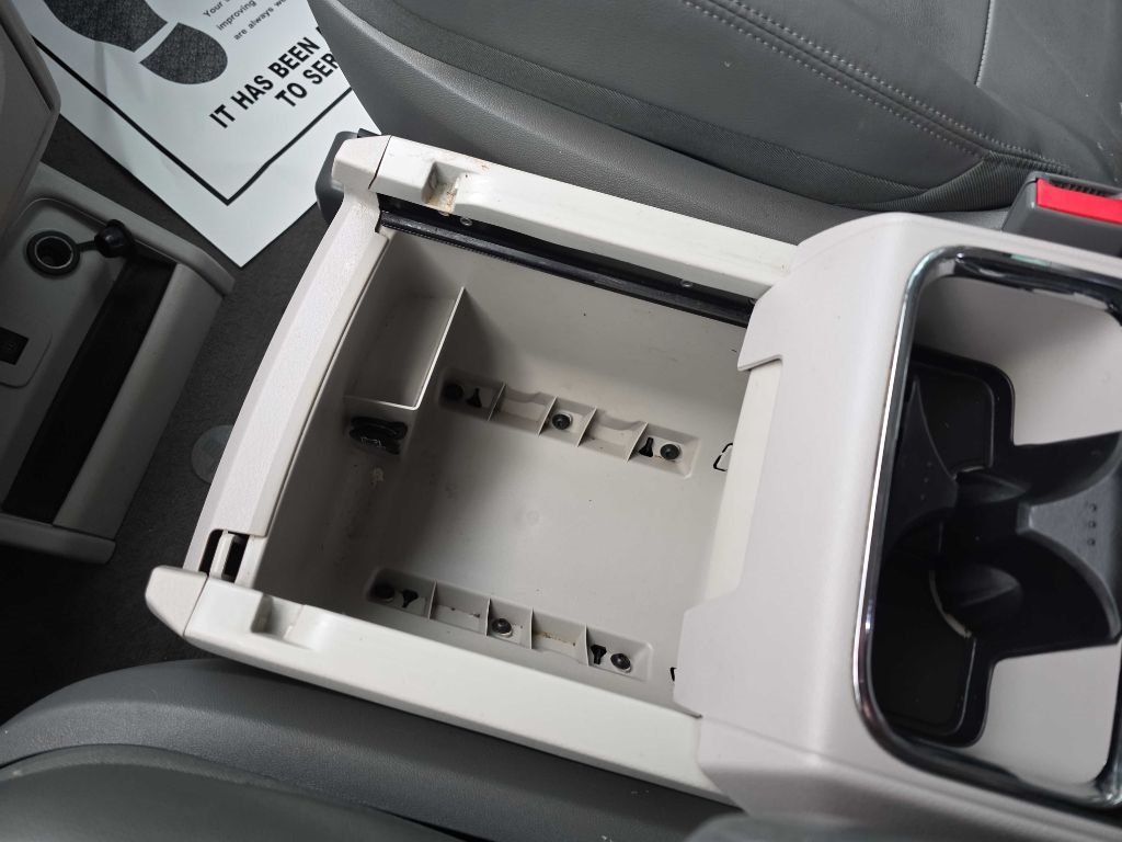 Volkswagen Routan SEL 2013