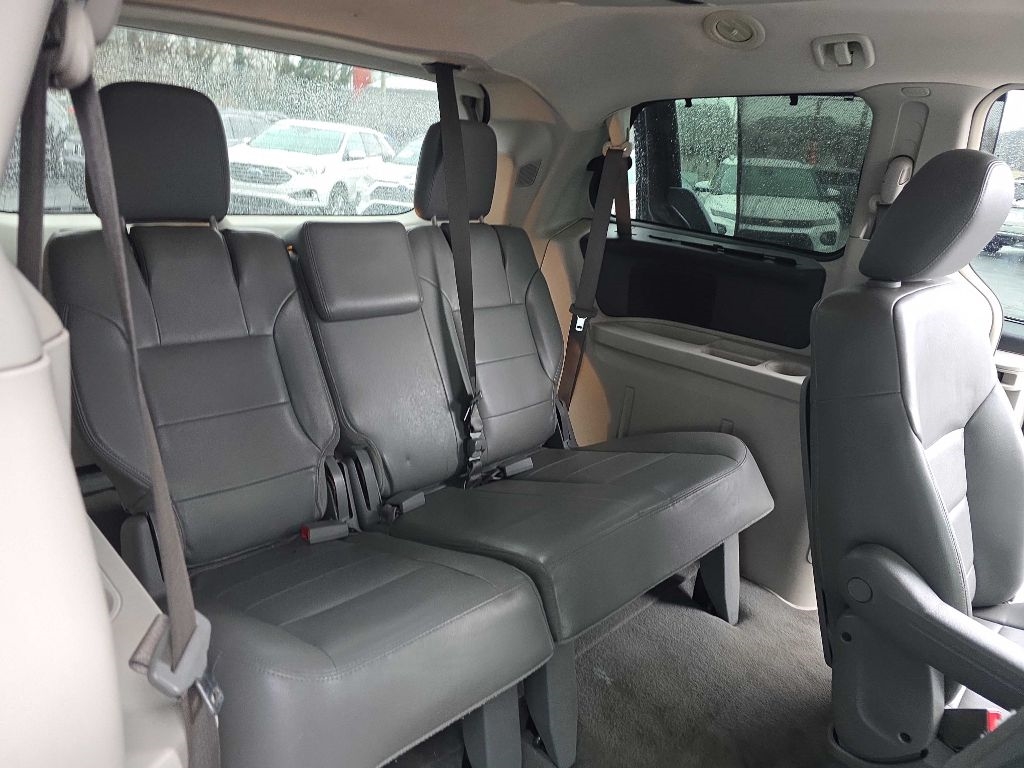 Volkswagen Routan SEL 2013