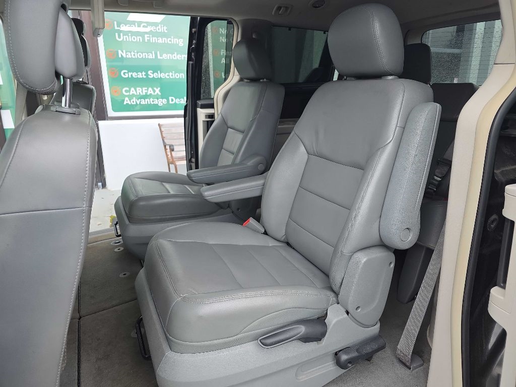 Volkswagen Routan SEL 2013