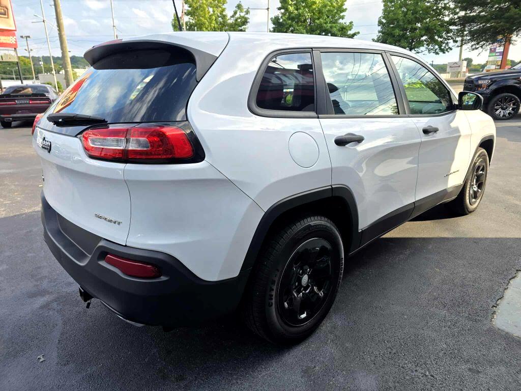 2017 Jeep Cherokee Sport photo 3