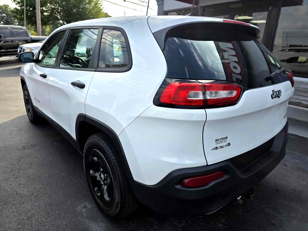 2017 Jeep Cherokee Sport photo 4