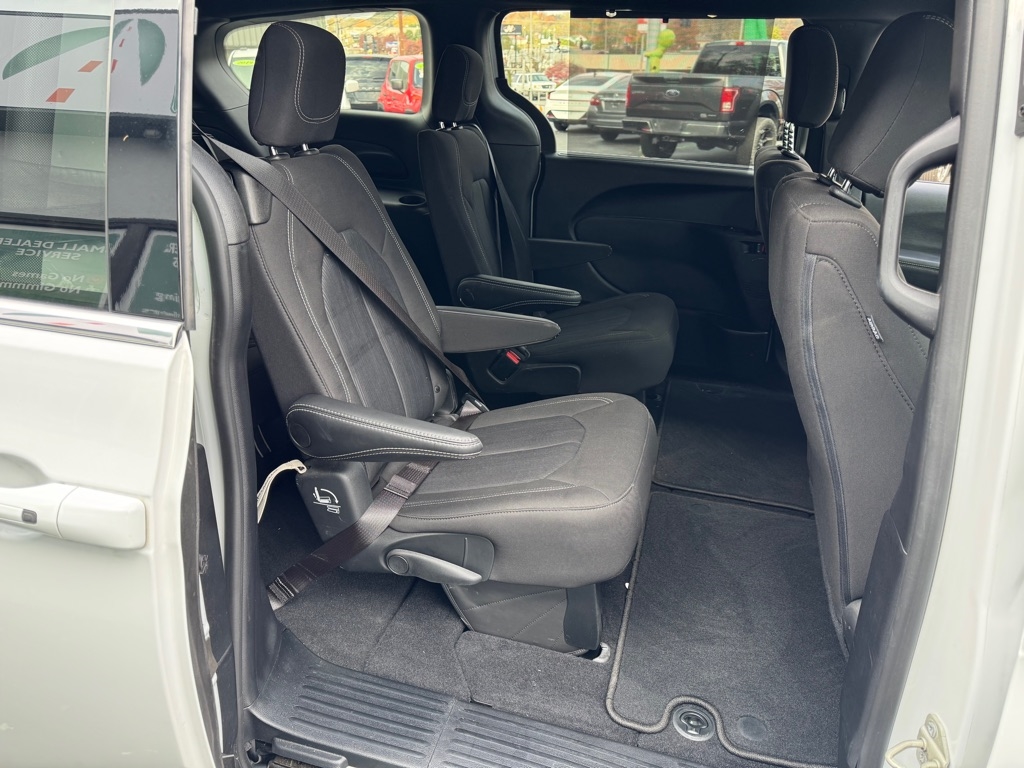 Chrysler Pacifica Touring 2022