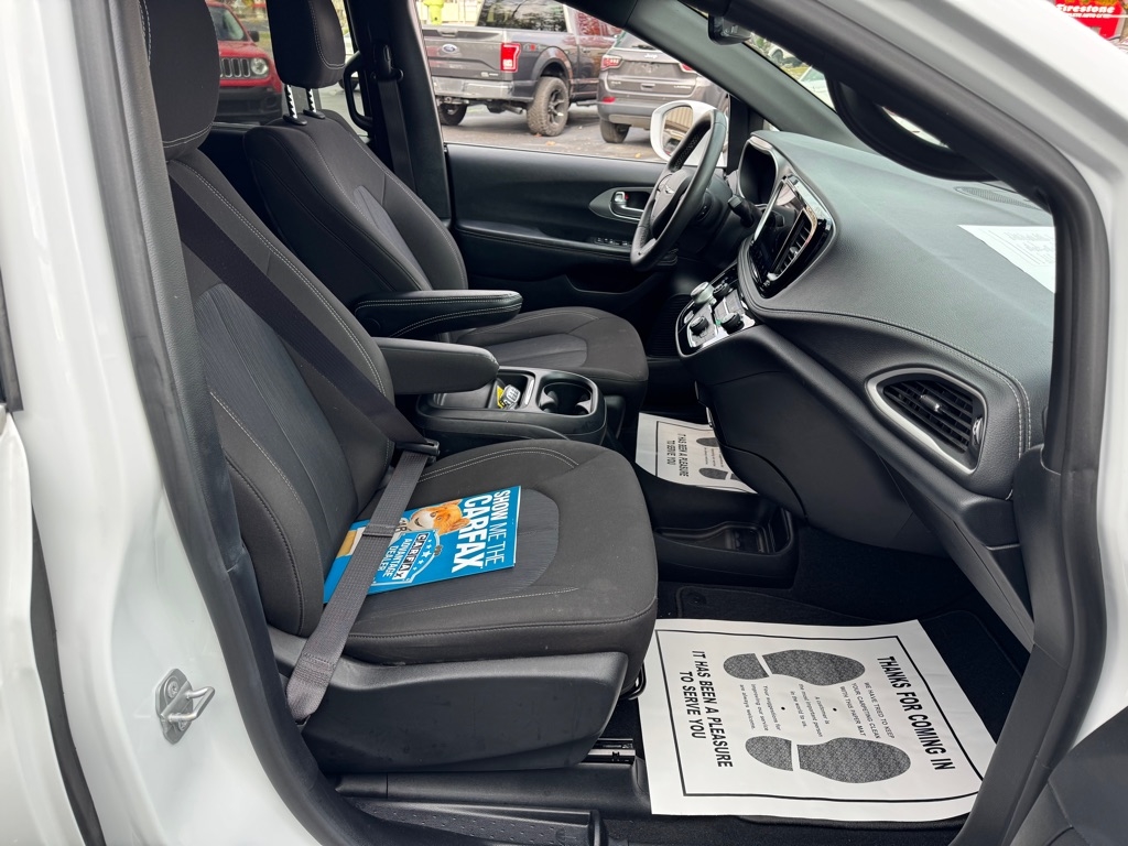 Chrysler Pacifica Touring 2022