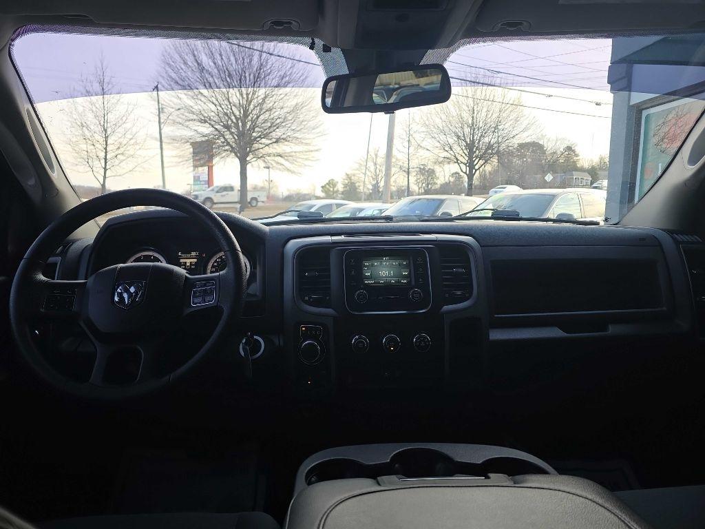 RAM 1500 Tradesman Crew Cab SWB 4WD 2015