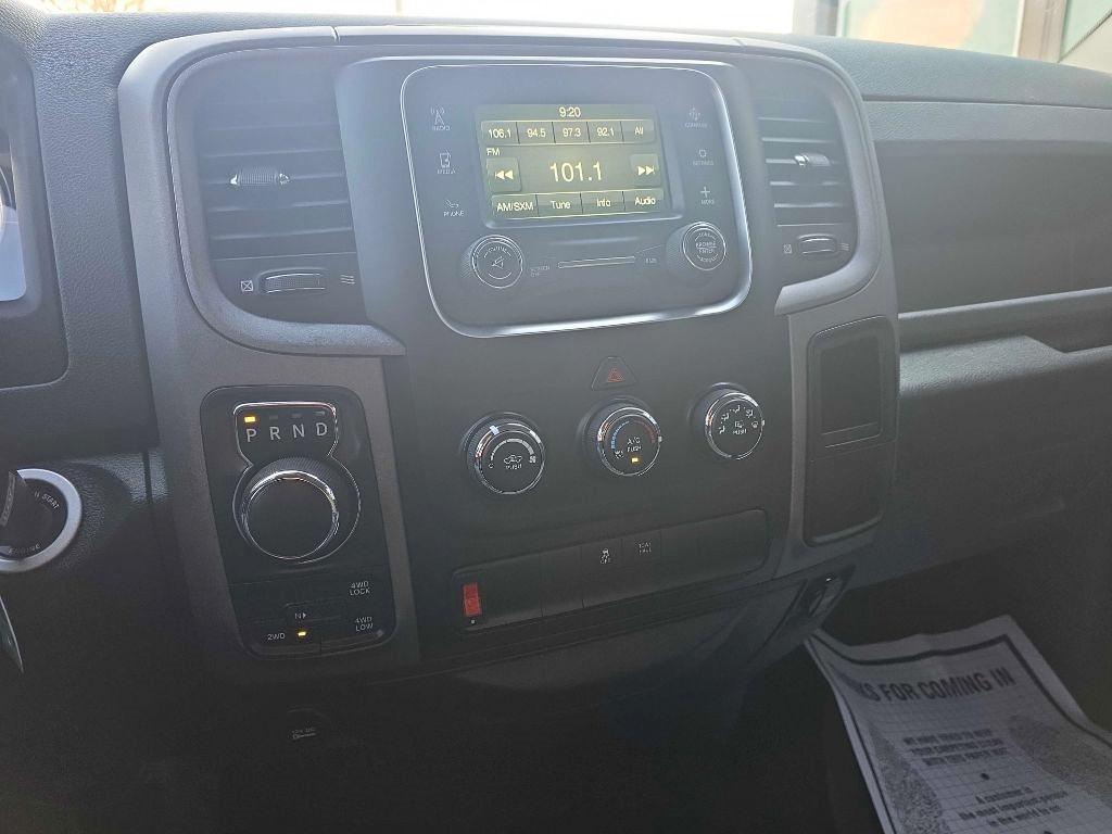 RAM 1500 Tradesman Crew Cab SWB 4WD 2015