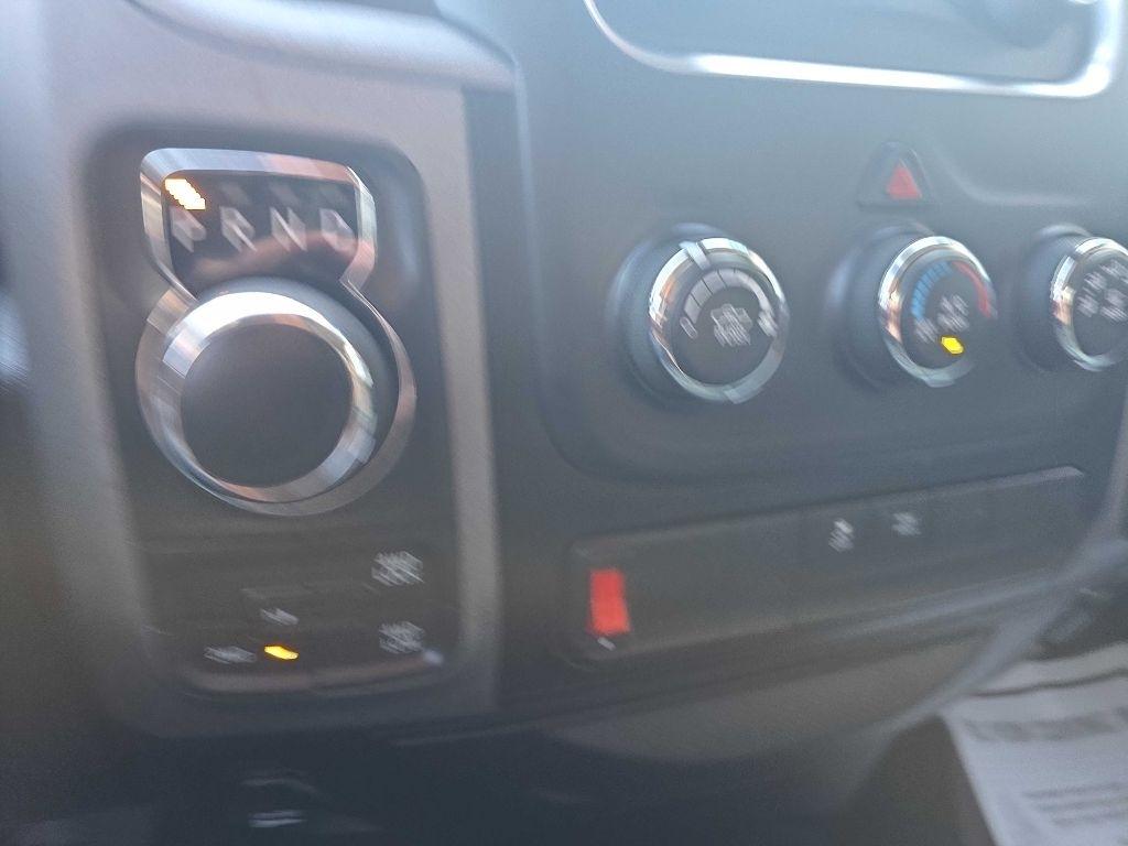 RAM 1500 Tradesman Crew Cab SWB 4WD 2015