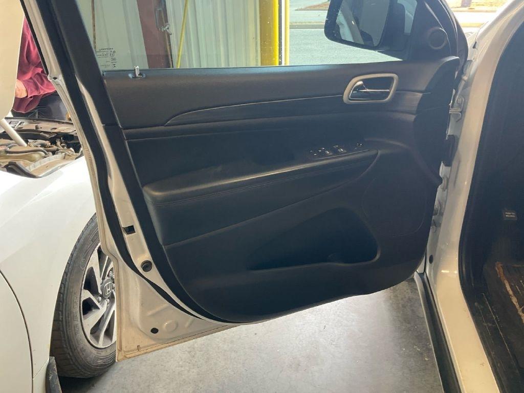 Jeep Grand Cherokee Laredo E 2WD 2021