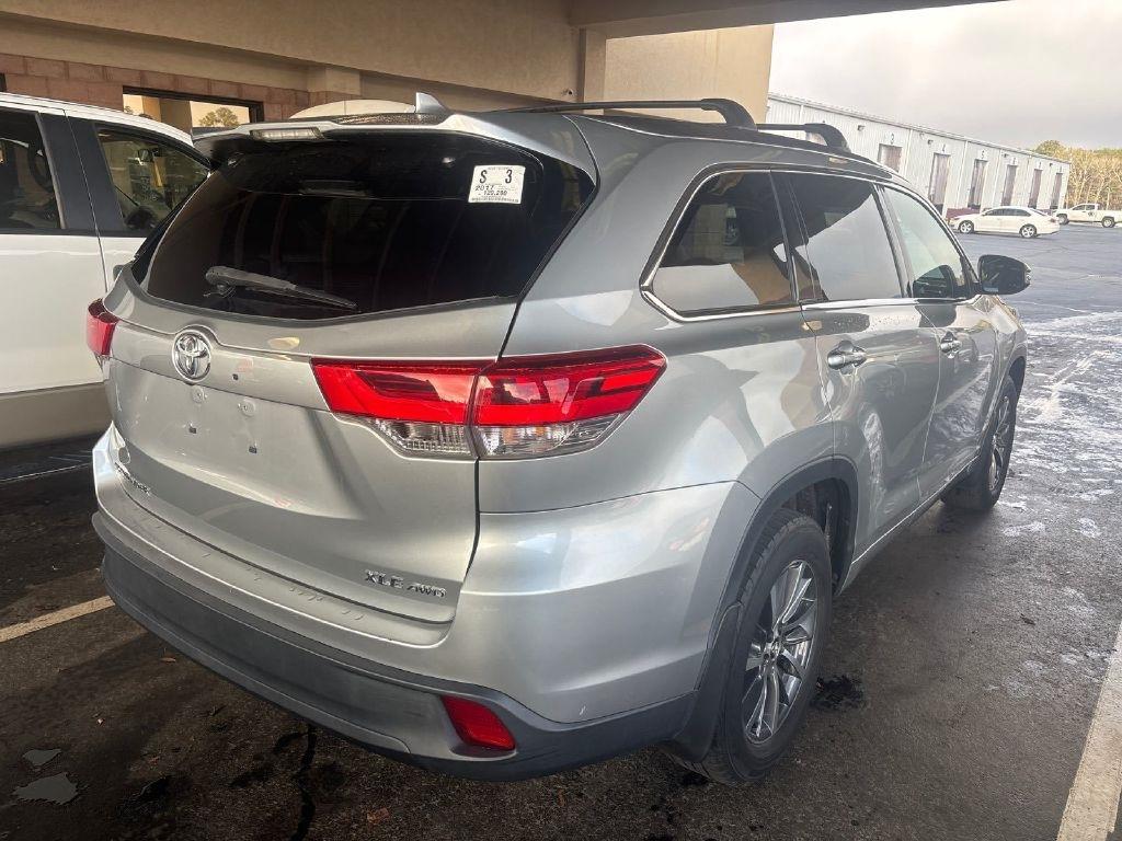 Toyota Highlander XLE AWD V6 2017