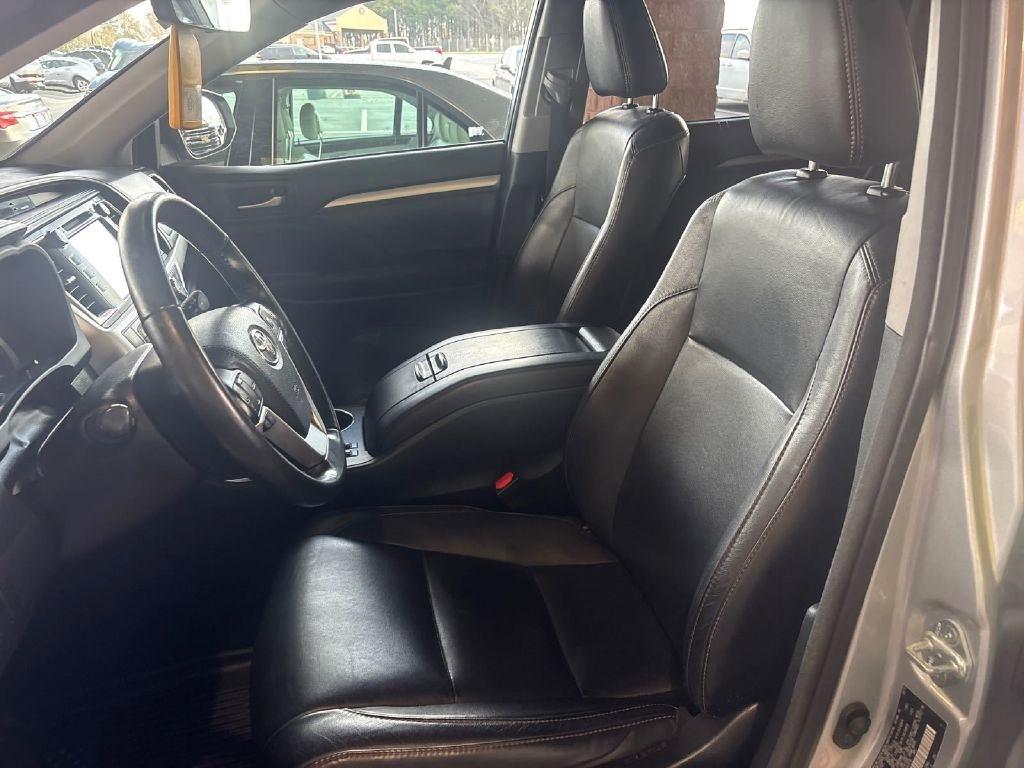 Toyota Highlander XLE AWD V6 2017