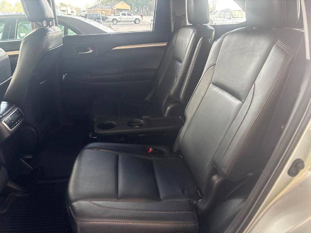 Toyota Highlander XLE AWD V6 2017