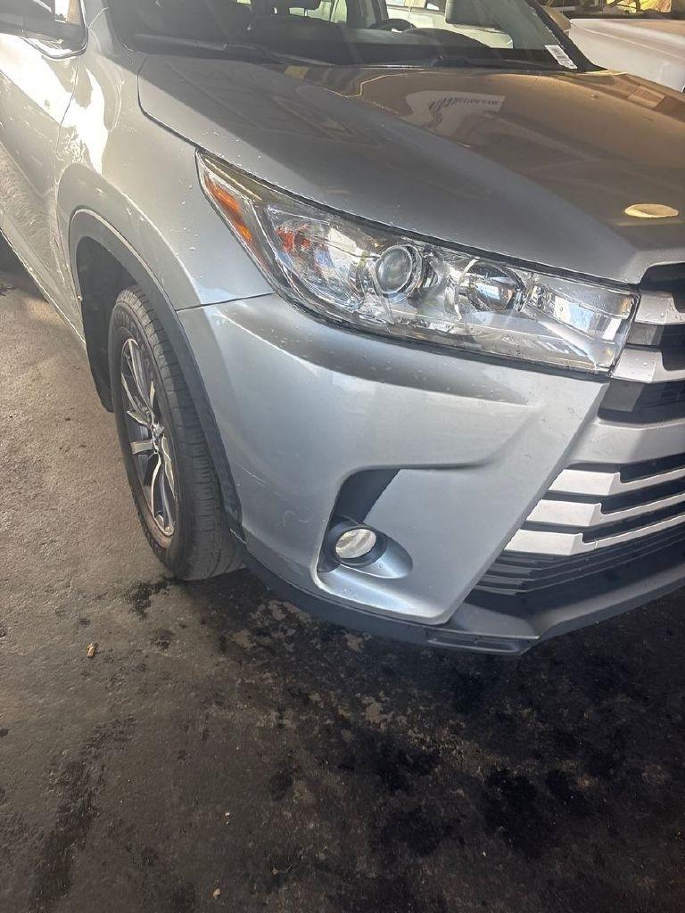 Toyota Highlander XLE AWD V6 2017