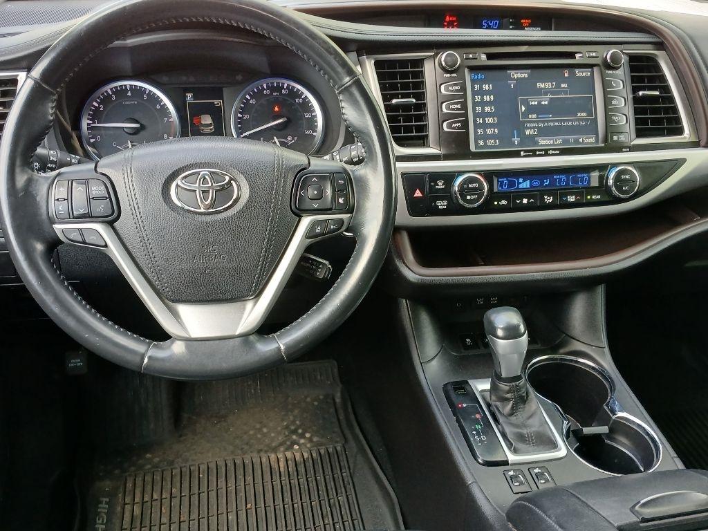 Toyota Highlander XLE AWD V6 2017