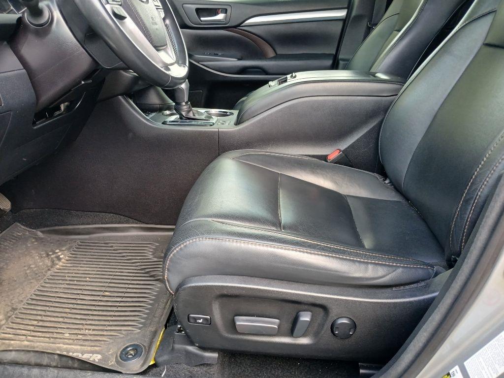 Toyota Highlander XLE AWD V6 2017