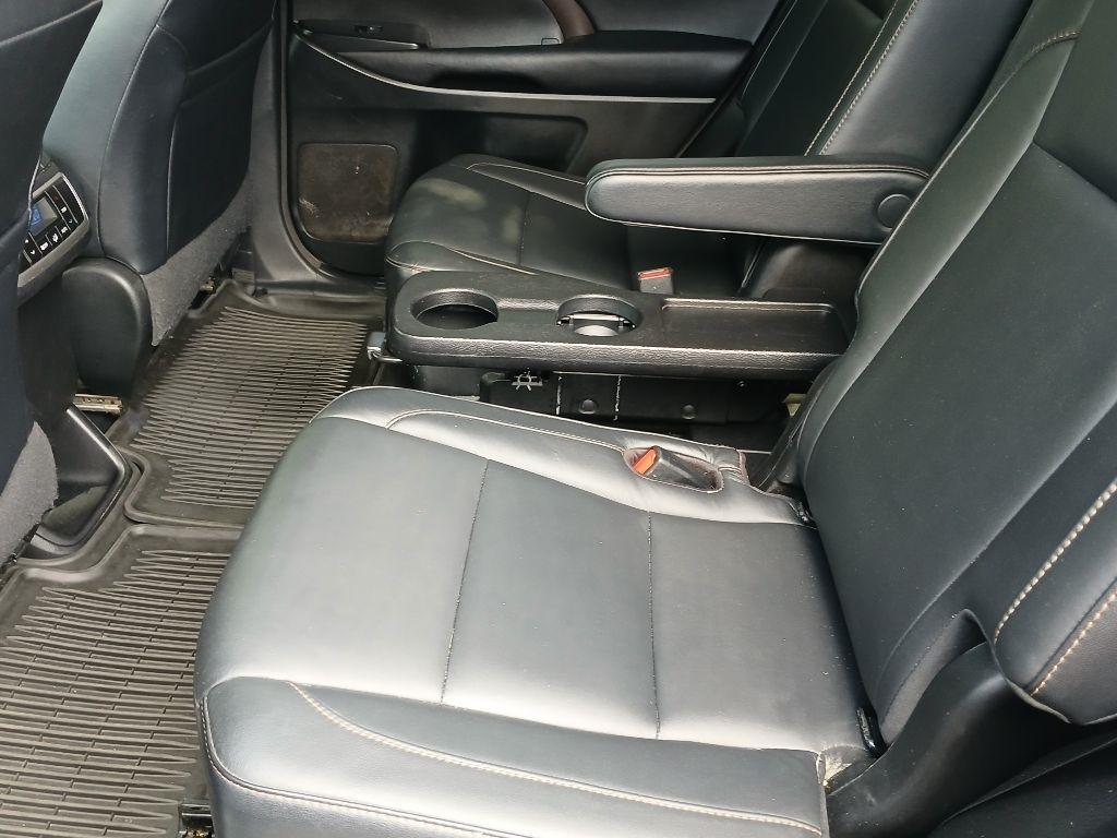 Toyota Highlander XLE AWD V6 2017