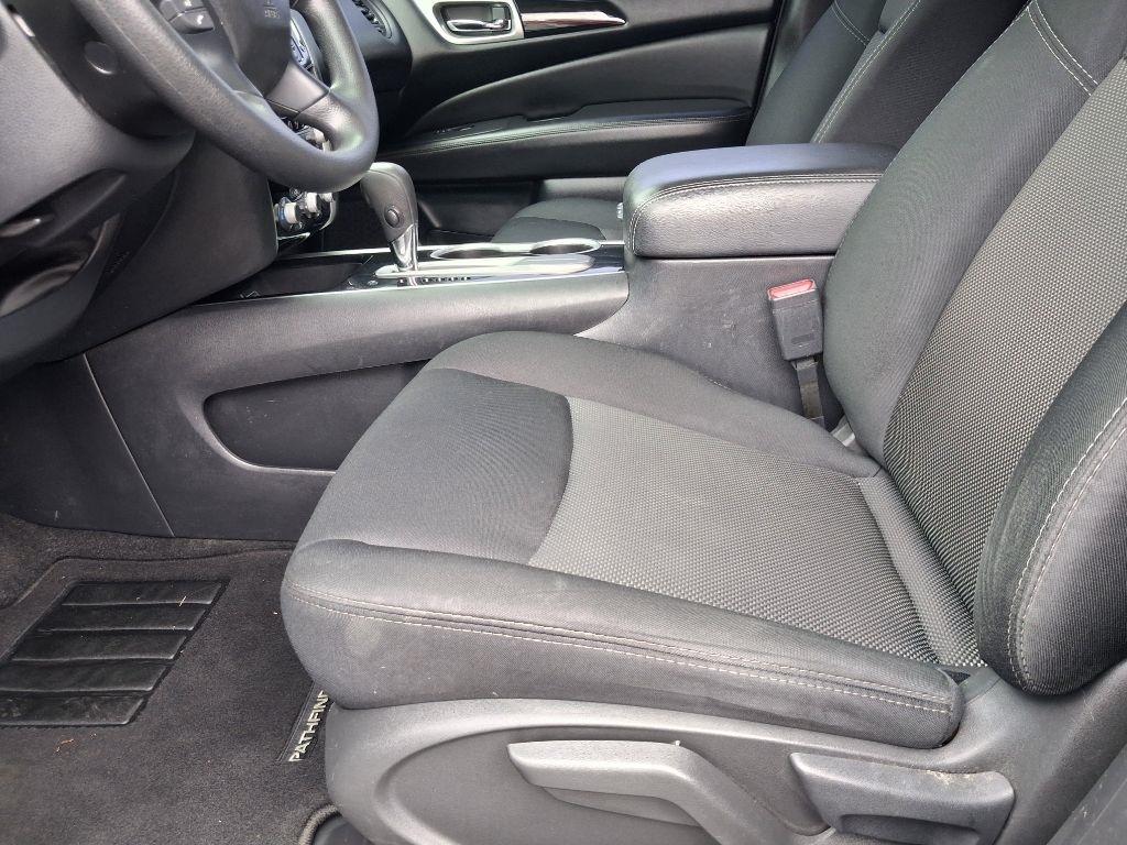 Nissan Pathfinder S 2020