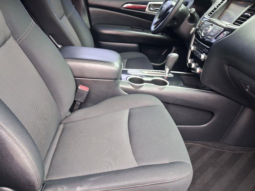 Nissan Pathfinder S 2020