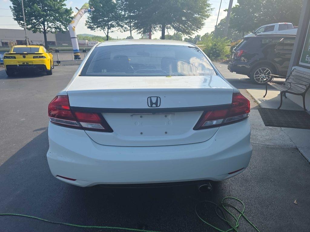 Honda Civic LX Sedan 5-Speed MT 2015