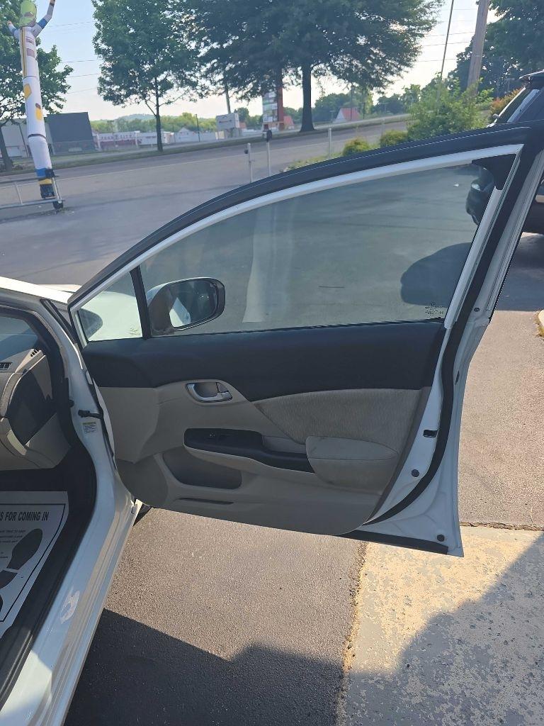 Honda Civic LX Sedan 5-Speed MT 2015