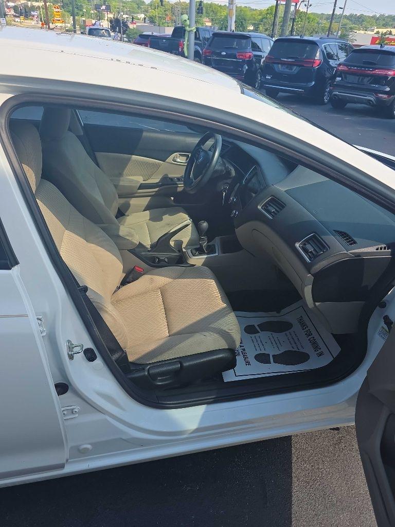 Honda Civic LX Sedan 5-Speed MT 2015