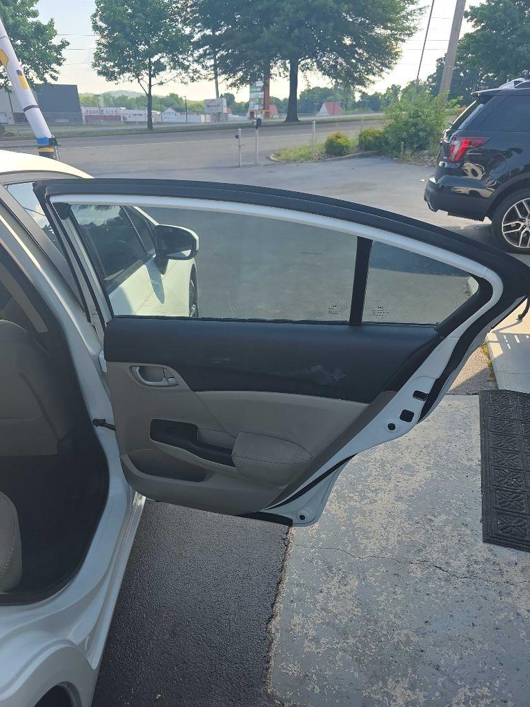 Honda Civic LX Sedan 5-Speed MT 2015