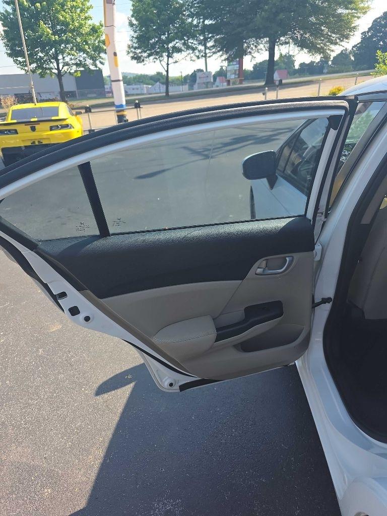 Honda Civic LX Sedan 5-Speed MT 2015