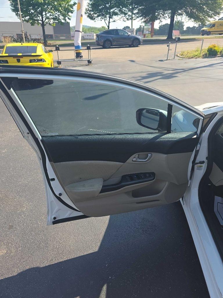 Honda Civic LX Sedan 5-Speed MT 2015