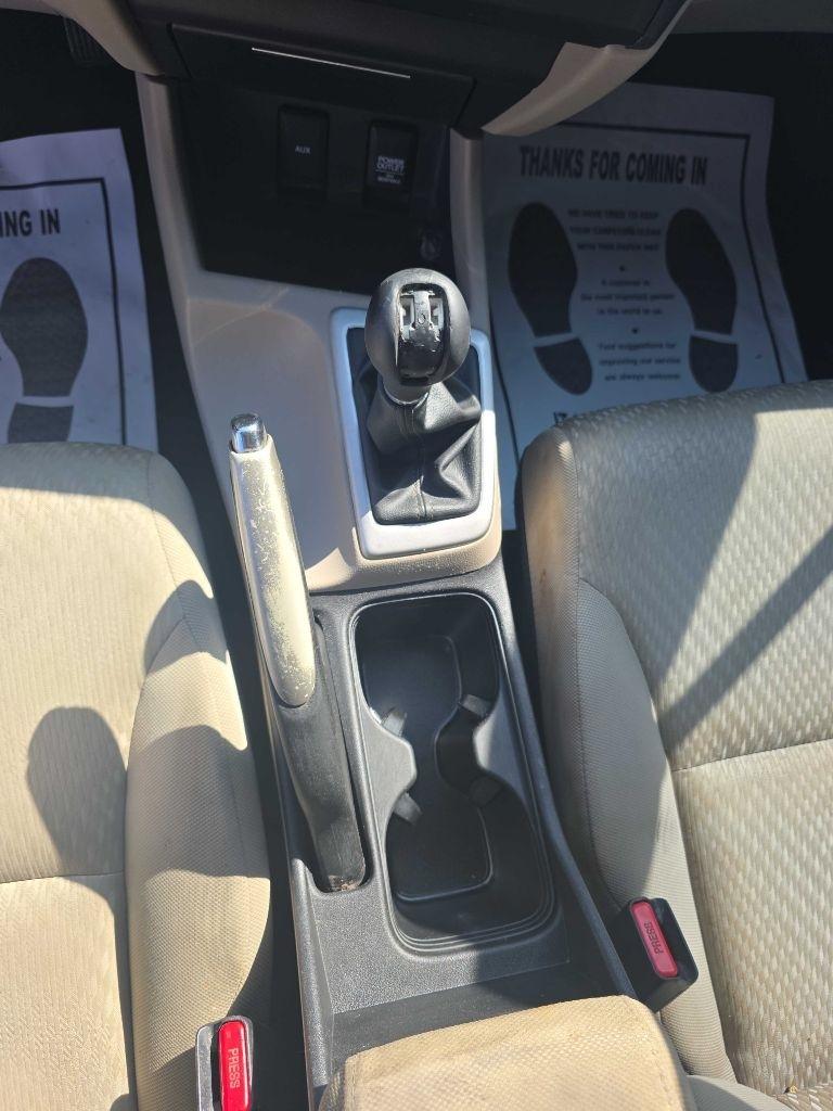 Honda Civic LX Sedan 5-Speed MT 2015