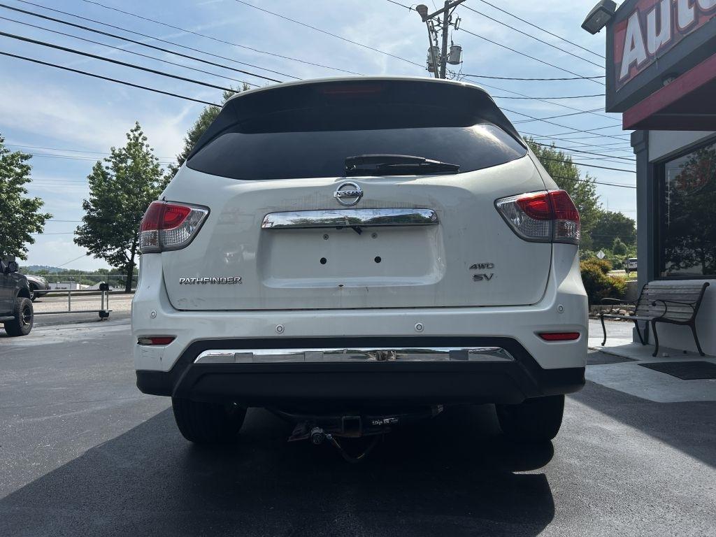Nissan Pathfinder SV 4WD 2013
