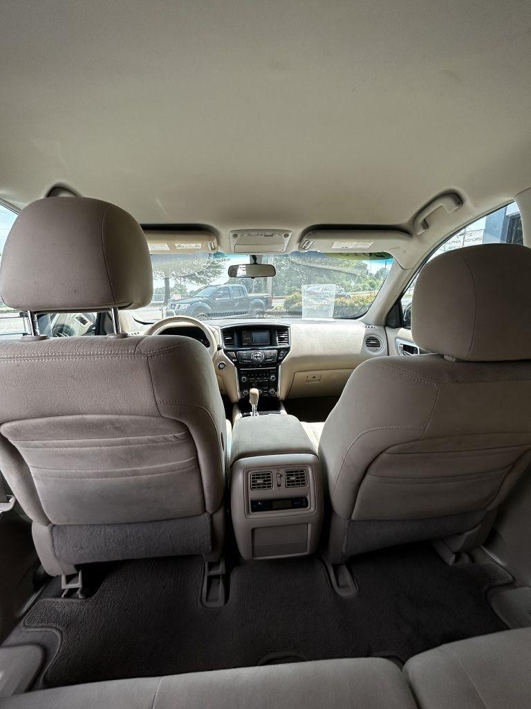 Nissan Pathfinder SV 4WD 2013