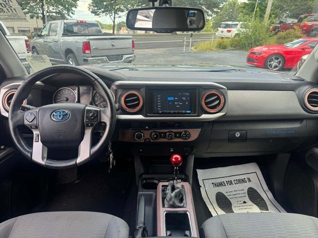 Toyota Tacoma SR5 Double Cab 5' Bed V6 4x4 AT (Natl) 2017