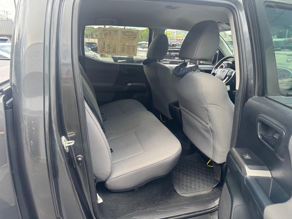 Toyota Tacoma SR5 Double Cab 5' Bed V6 4x4 AT (Natl) 2017