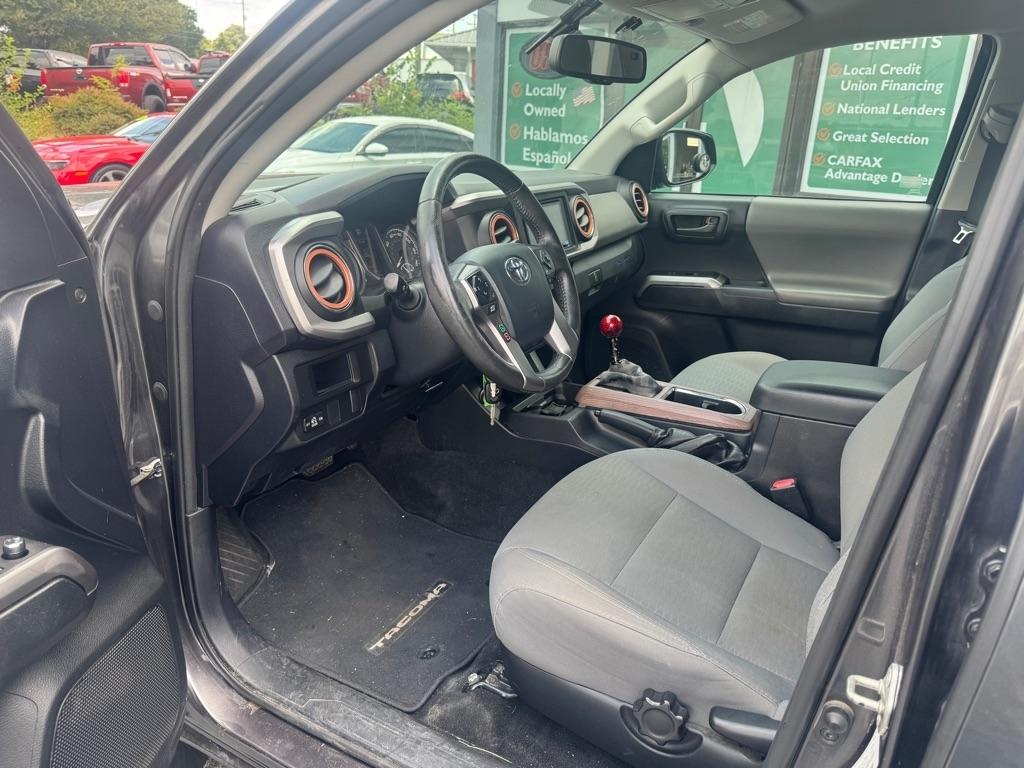 Toyota Tacoma SR5 Double Cab 5' Bed V6 4x4 AT (Natl) 2017