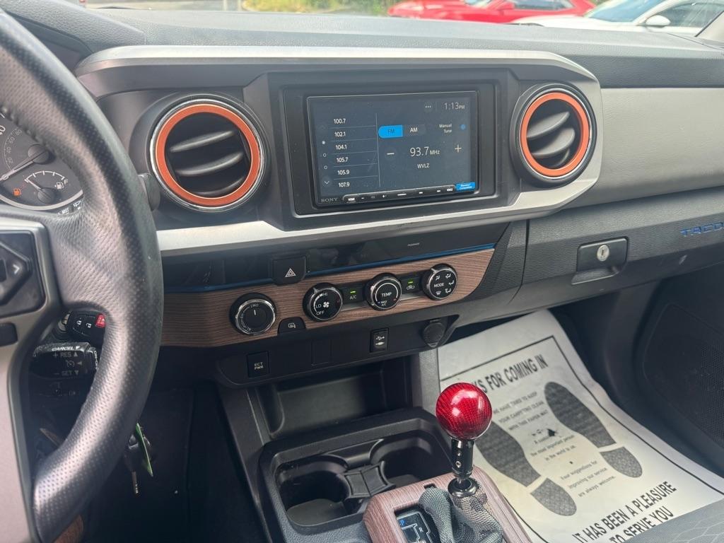 Toyota Tacoma SR5 Double Cab 5' Bed V6 4x4 AT (Natl) 2017