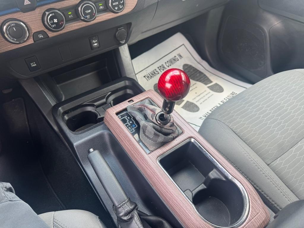 Toyota Tacoma SR5 Double Cab 5' Bed V6 4x4 AT (Natl) 2017