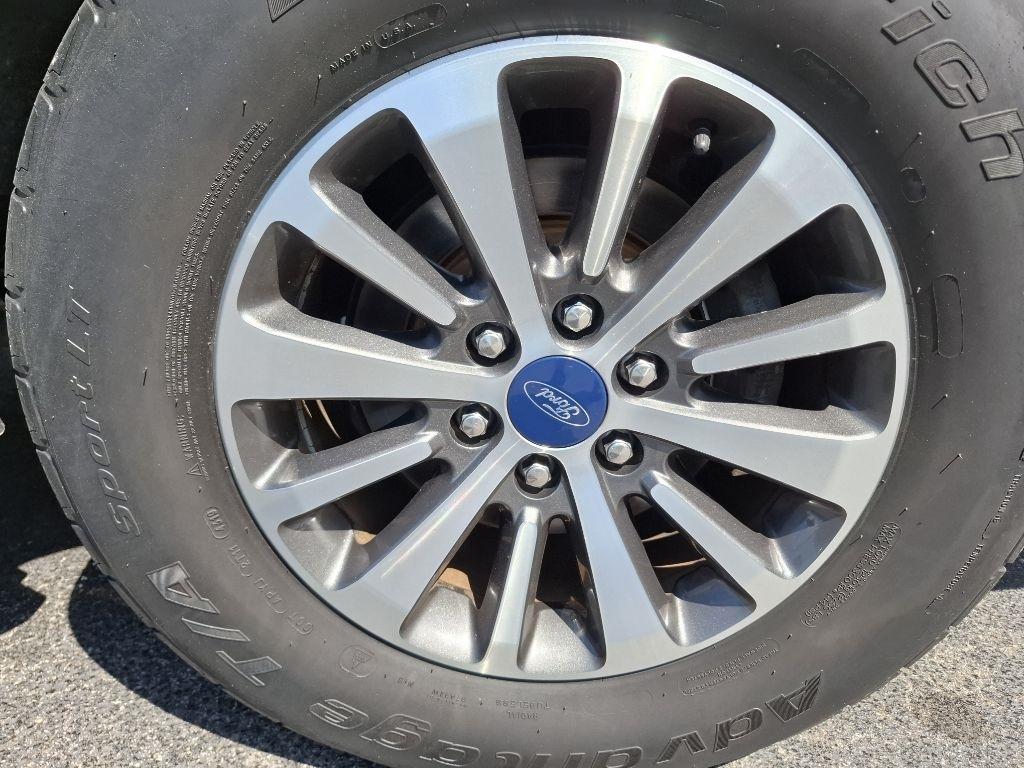 Ford Expedition XLT 4WD 2017