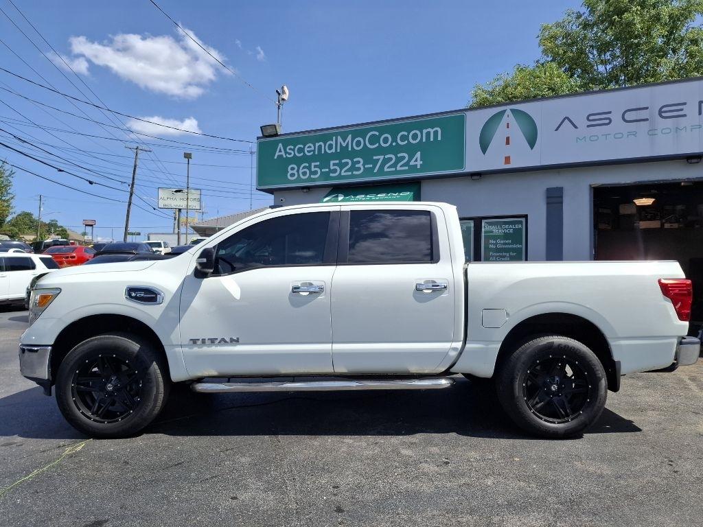 Nissan Titan SV Crew Cab 2WD 2017