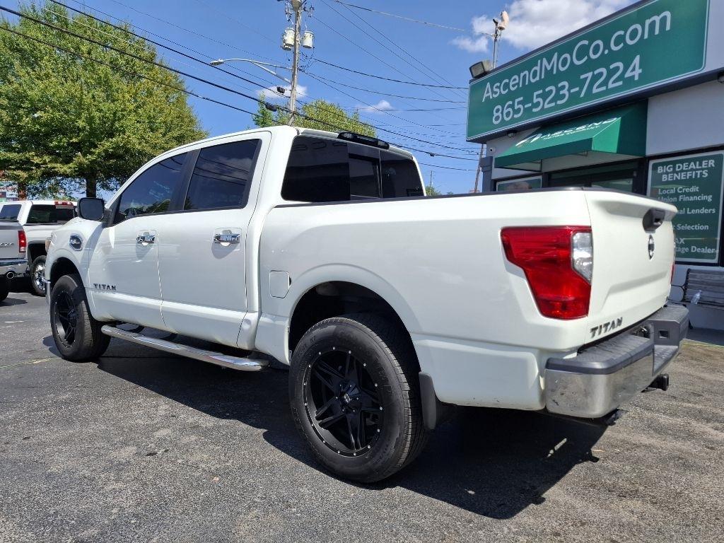 Nissan Titan SV Crew Cab 2WD 2017