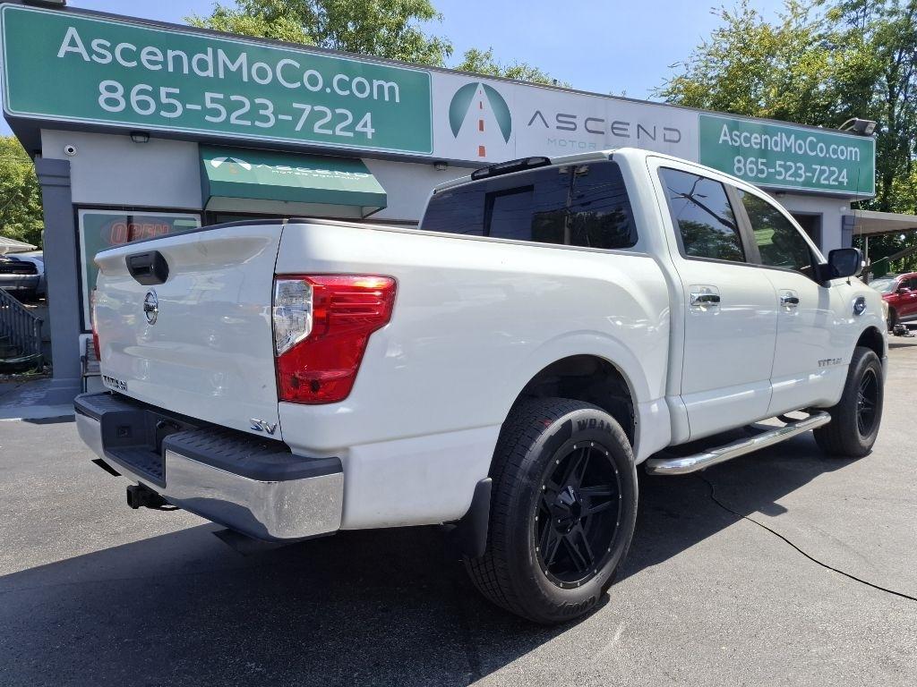 Nissan Titan SV Crew Cab 2WD 2017