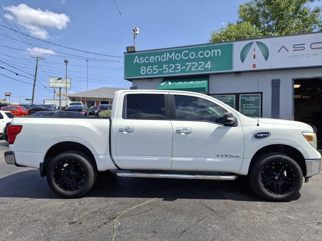Nissan Titan SV Crew Cab 2WD 2017