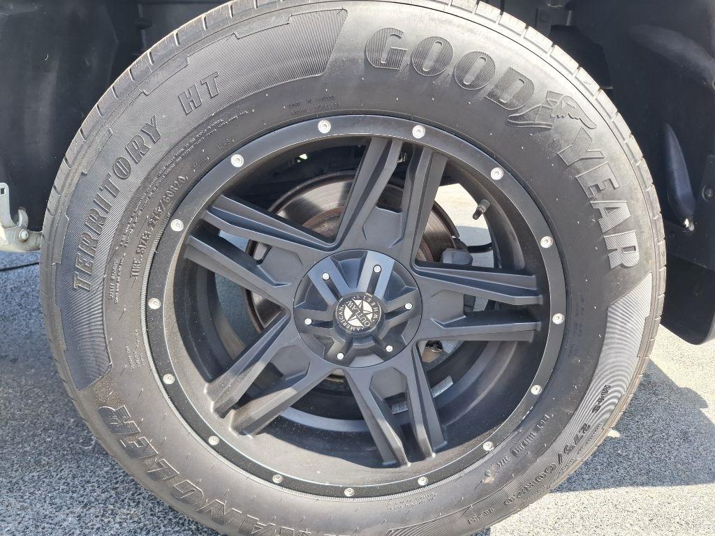 Nissan Titan SV Crew Cab 2WD 2017