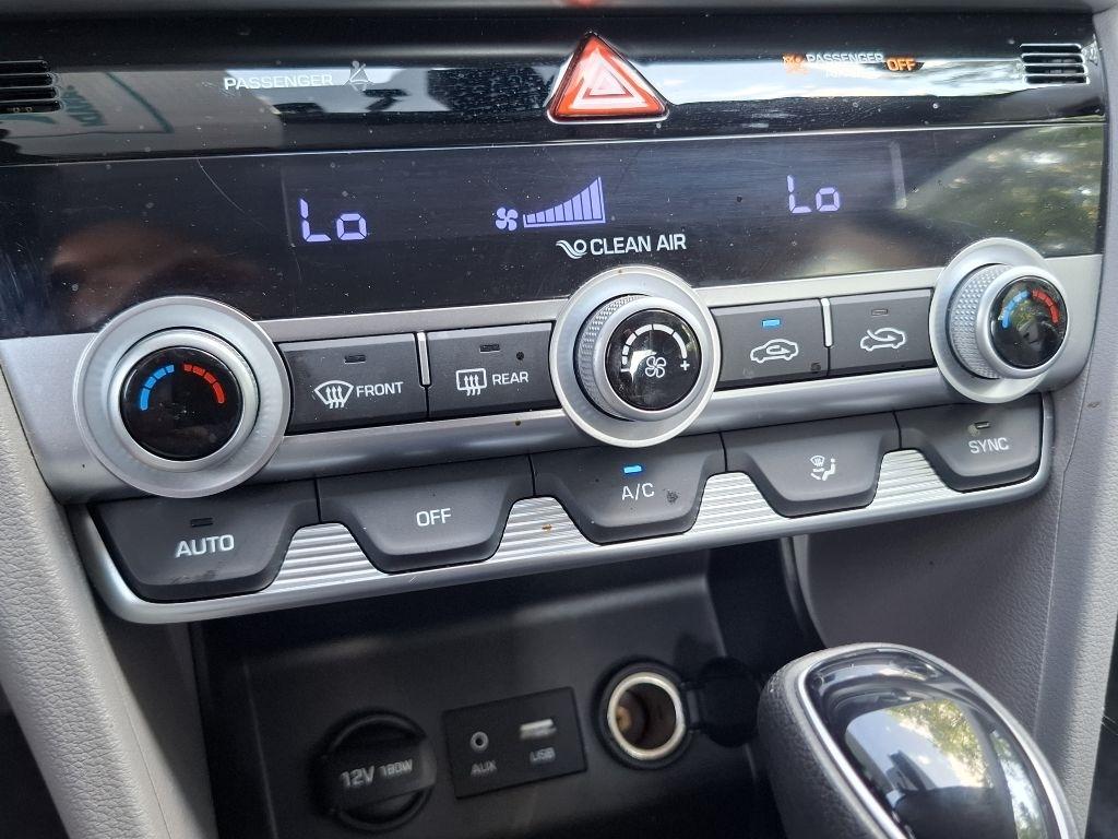 Hyundai Elantra SE 6M 2020