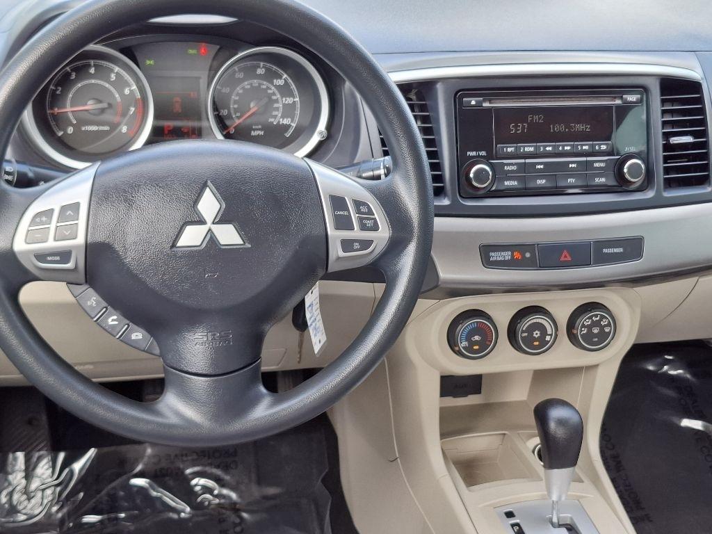 Mitsubishi Lancer ES 5M 2015